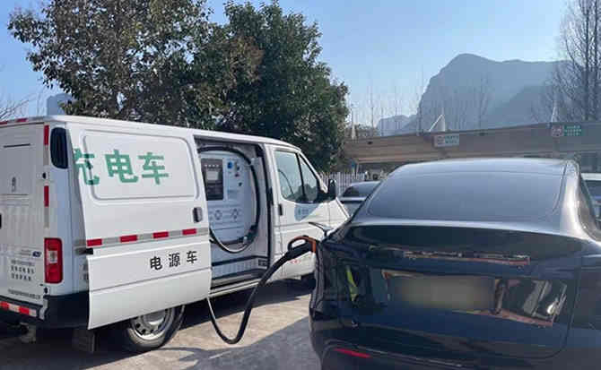 上林汽车搭电